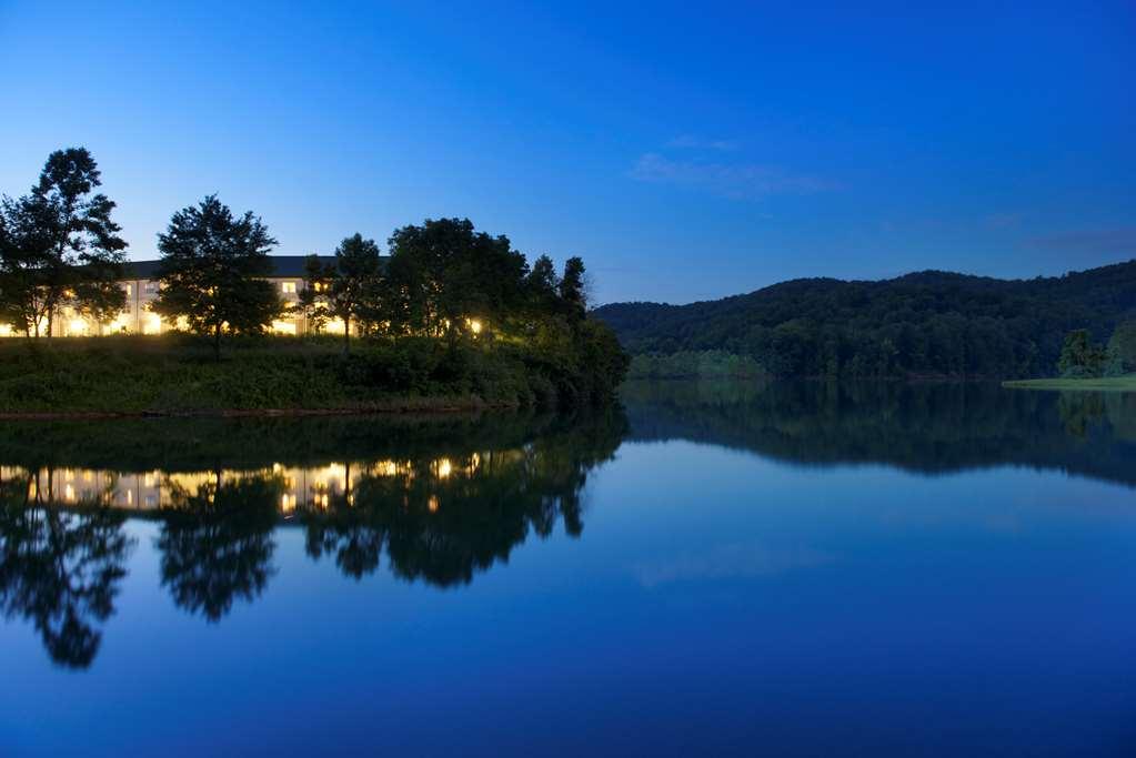 Stonewall Resort Roanoke Exterior photo