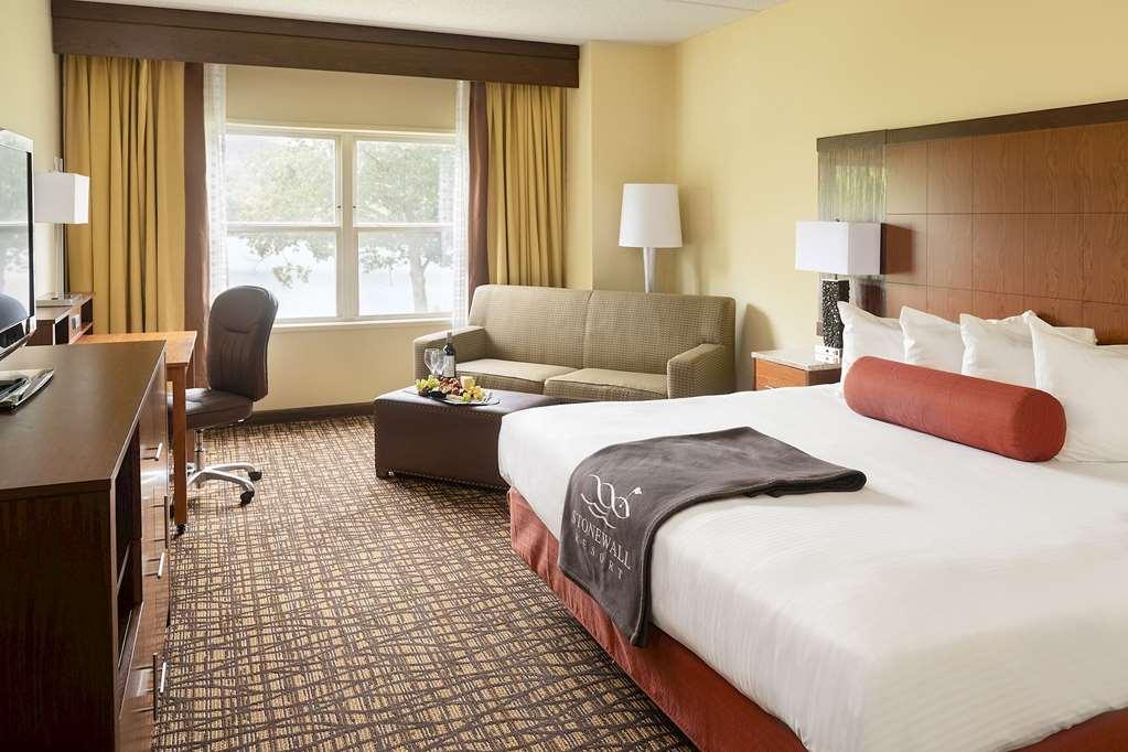 Stonewall Resort Roanoke Room photo