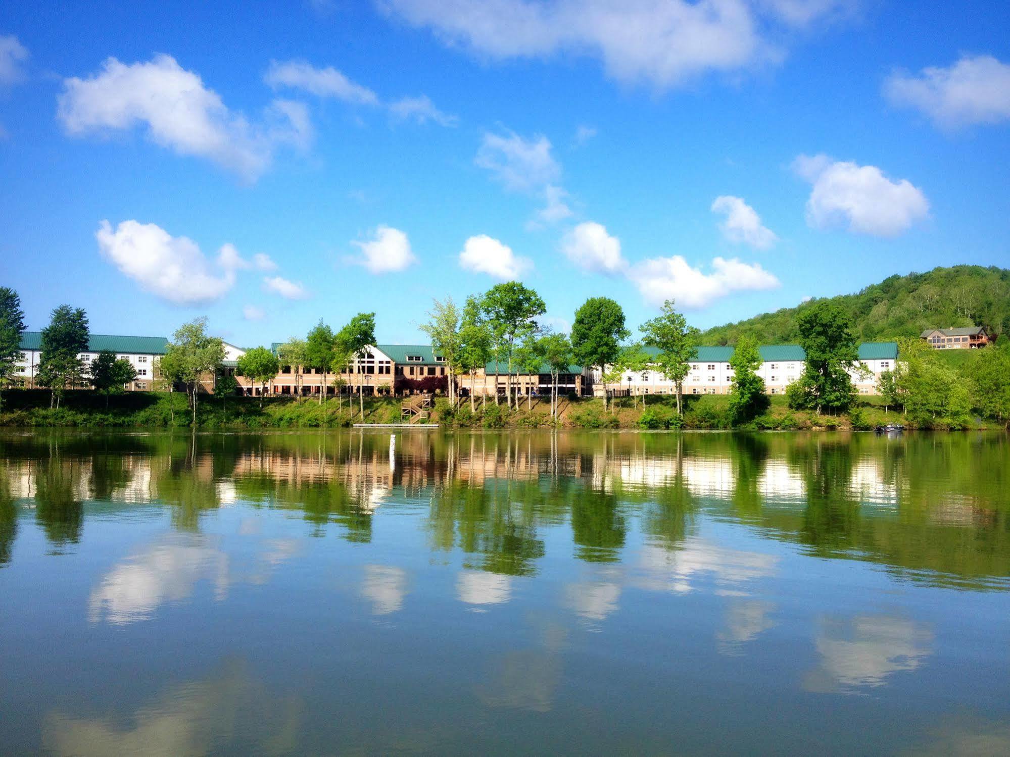 Stonewall Resort Roanoke Exterior photo