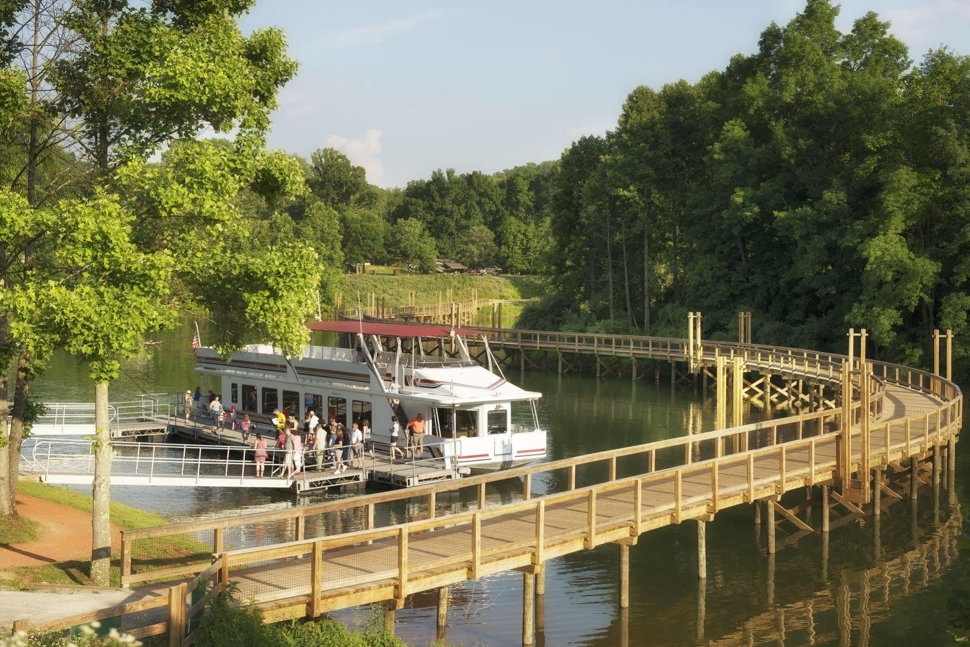 Stonewall Resort Roanoke Exterior photo